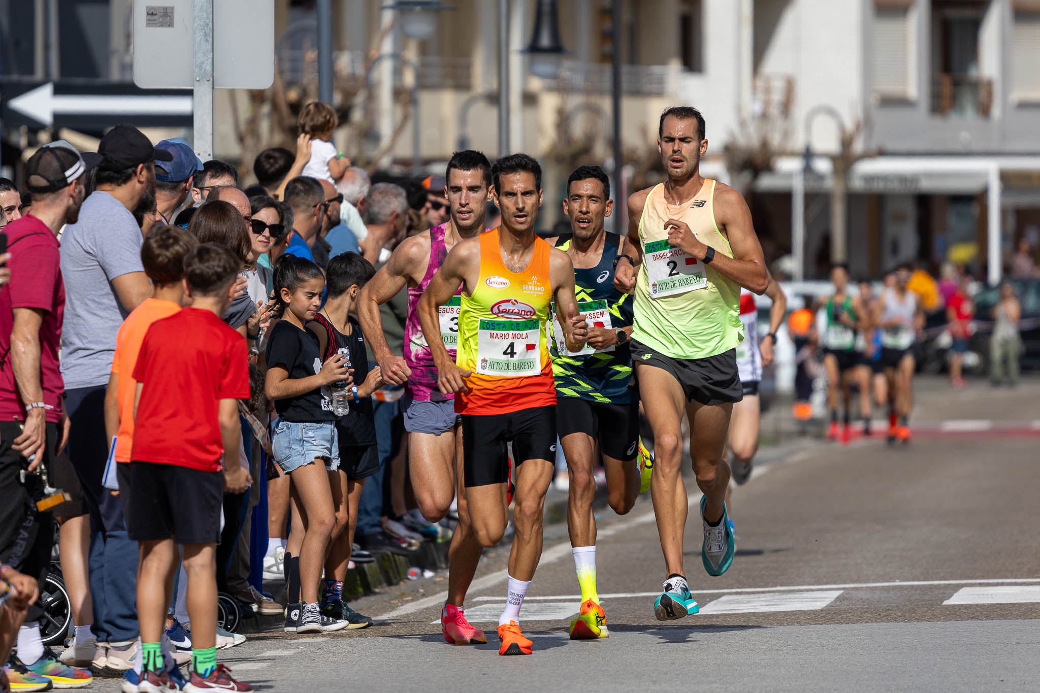 El extriatleta Mario Mola lidera el grupo de los favoritos.