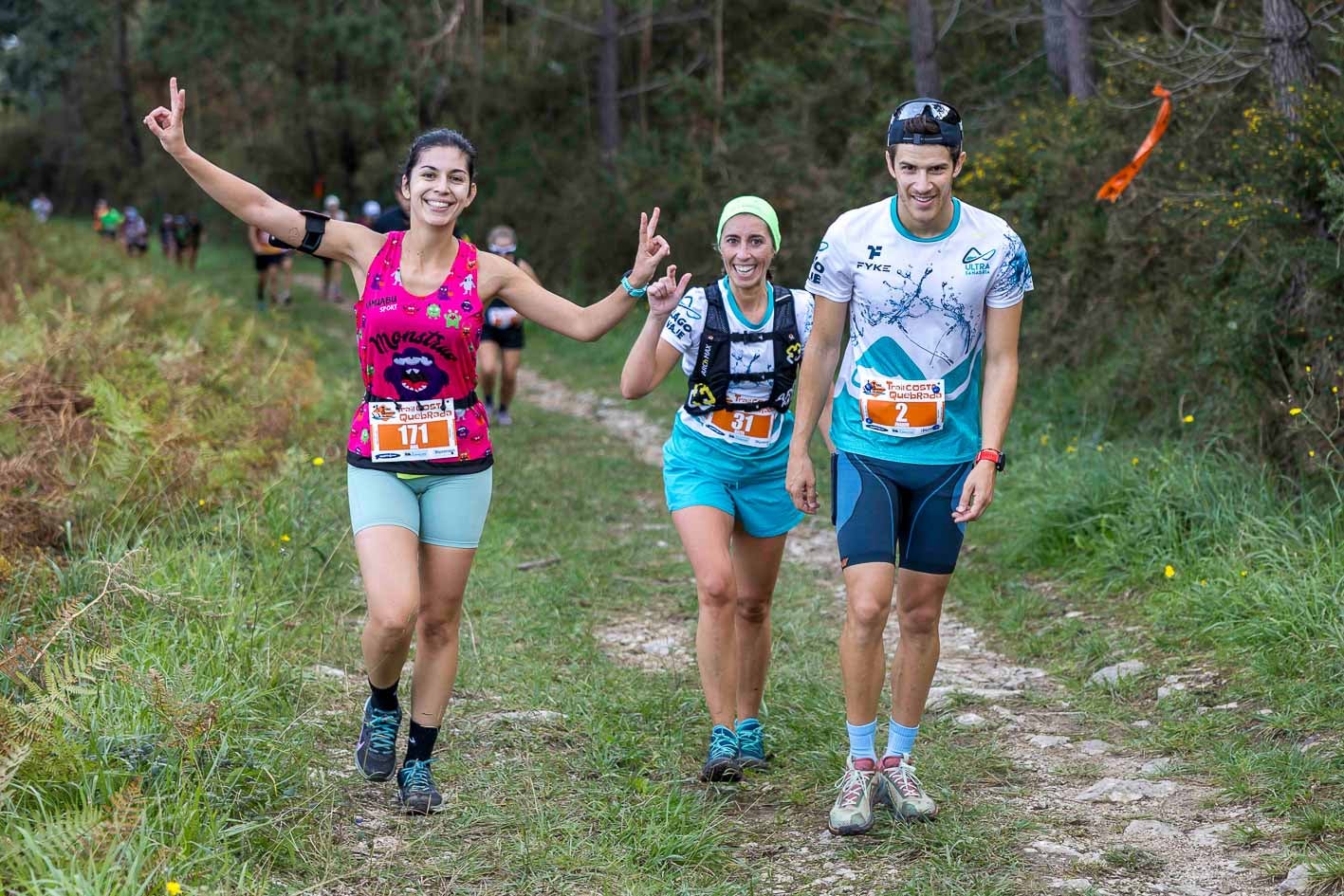 Ana Nieto (171), Beatriz Sanz (31) saludan a cámara, junto a Juanjo Pardo.