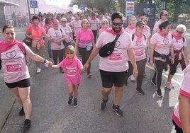 La marcha rosa pisa fuerte en Reocín