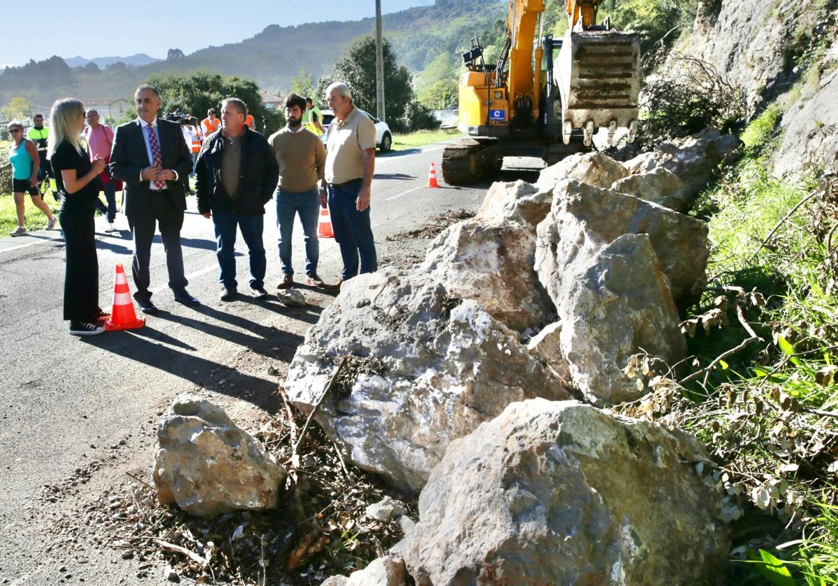 Fomento invierte con urgencia 454.000 euros en la estabilización de taludes en el acceso a Sonabia