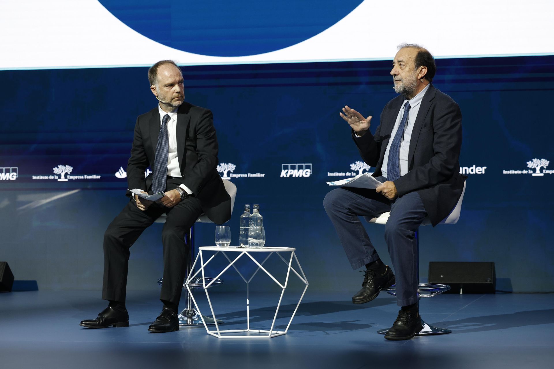 Miguel de la Fuente, director de Investigación de Sigma Dos, y Esteban Sastre, director de Economía y Empresa del IEF.