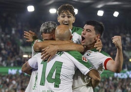 Aldasoro, Pablo Rodríguez y Araba celebran el segundo gol del Racing anotado por Ekain