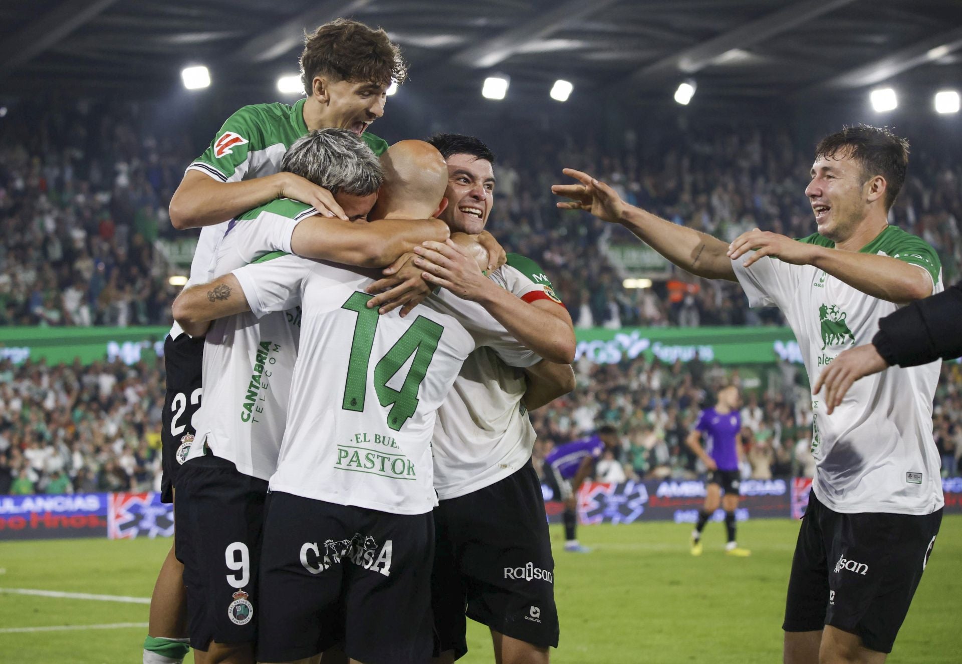 Pablo Rodríguez, Arana, Ekain, Aldasoro y Saúl García celebran el segundo tanto. 