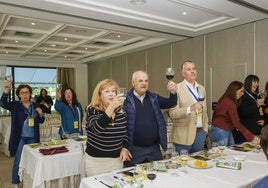 Participantes en la ponencia sobre los vinos de Cantabria en la restauración.