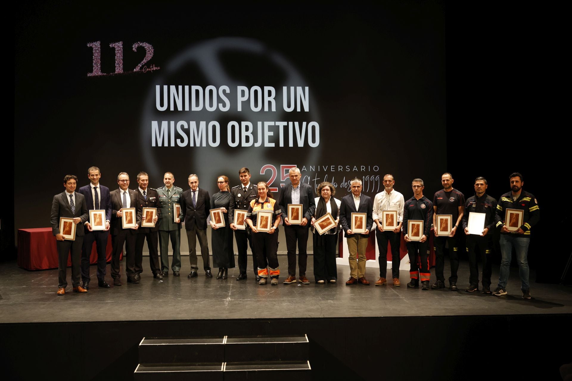 Miembros de todas las entidades colaboradoras del 112 durante el reconocimiento.