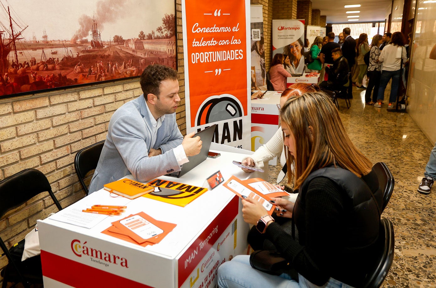 Organizado en el marco del Programa Integral de Cualificación y Empleo (PICE), el evento está diseñado para conectar a personas en búsqueda de empleo con empresas de distintos sectores, así como para mejorar las habilidades y competencias de los asistentes.