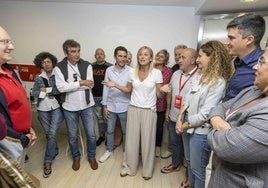 Susana Herrán, junto a militantes y miembros de su candidatura, el día de las elecciones