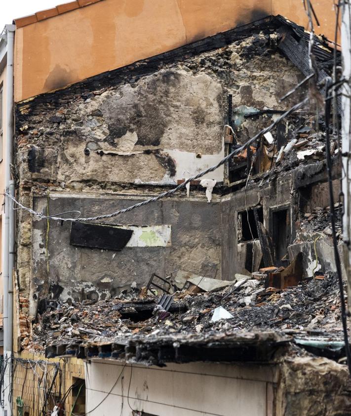 Imagen secundaria 2 - Permanecen ingresados seis heridos por la explosión y derrumbe del edificio de La Albericia