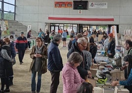 Un momento de la jornada celebrada en la bolera cubierta de La Cavada.