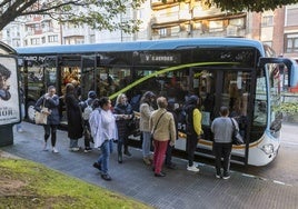 De pie en un TUS «a paso lento»