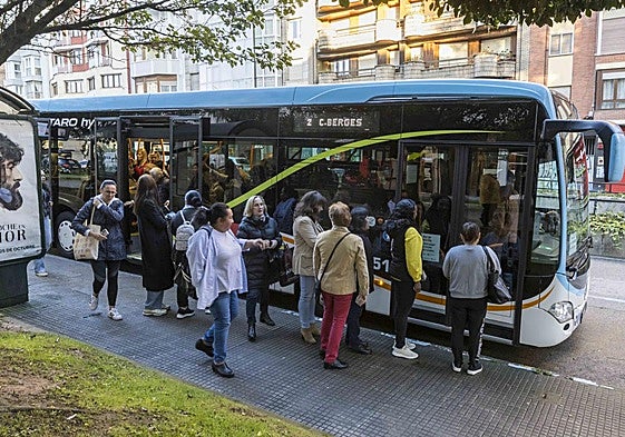 De pie en un TUS «a paso lento»