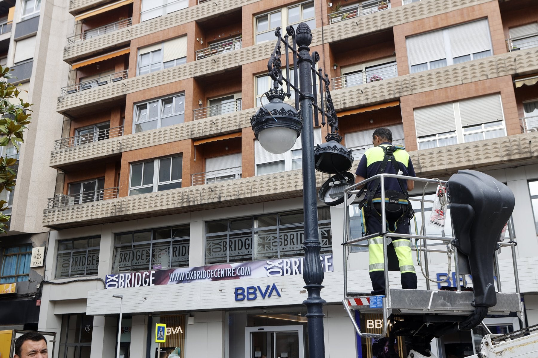 El Ayuntamiento admite que el alumbrado «aún no es 100% efectivo» mientras las averías se disparan