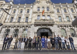 Minuto de silencio en el Ayuntamiento de Santander.