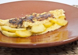 Aspecto de nuestra tortilla de manzana con orujo de hierbas