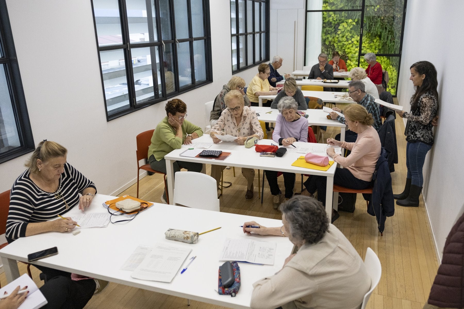 Ana Belén Rodríguez da clase de Memoria en el centro cívico de Tabacalera.