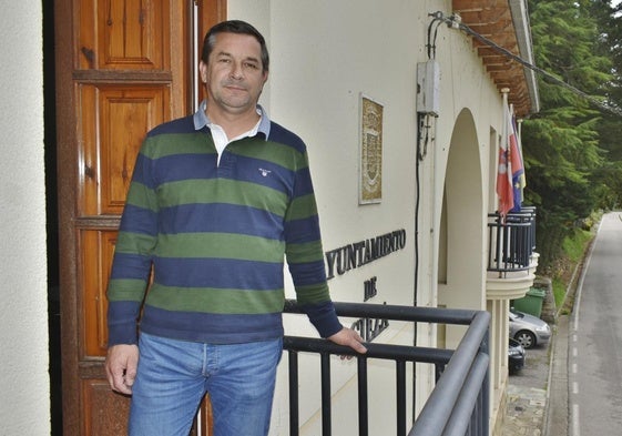 Juan Manuel Cuevas, en uno de los balcones de la Casa Consistorial de Cieza.