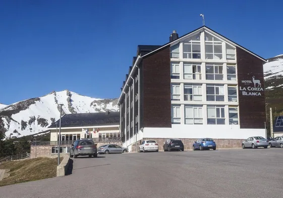 Vista exterior del hotel La Corza Blanca, en Alto Campoo