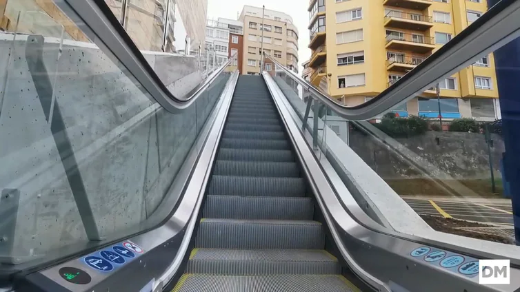 Nuevas escaleras mecánicas en Reina Victoria