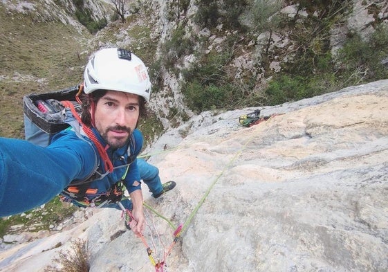 El escalador asturiano, en una de sus actividades en solitario.