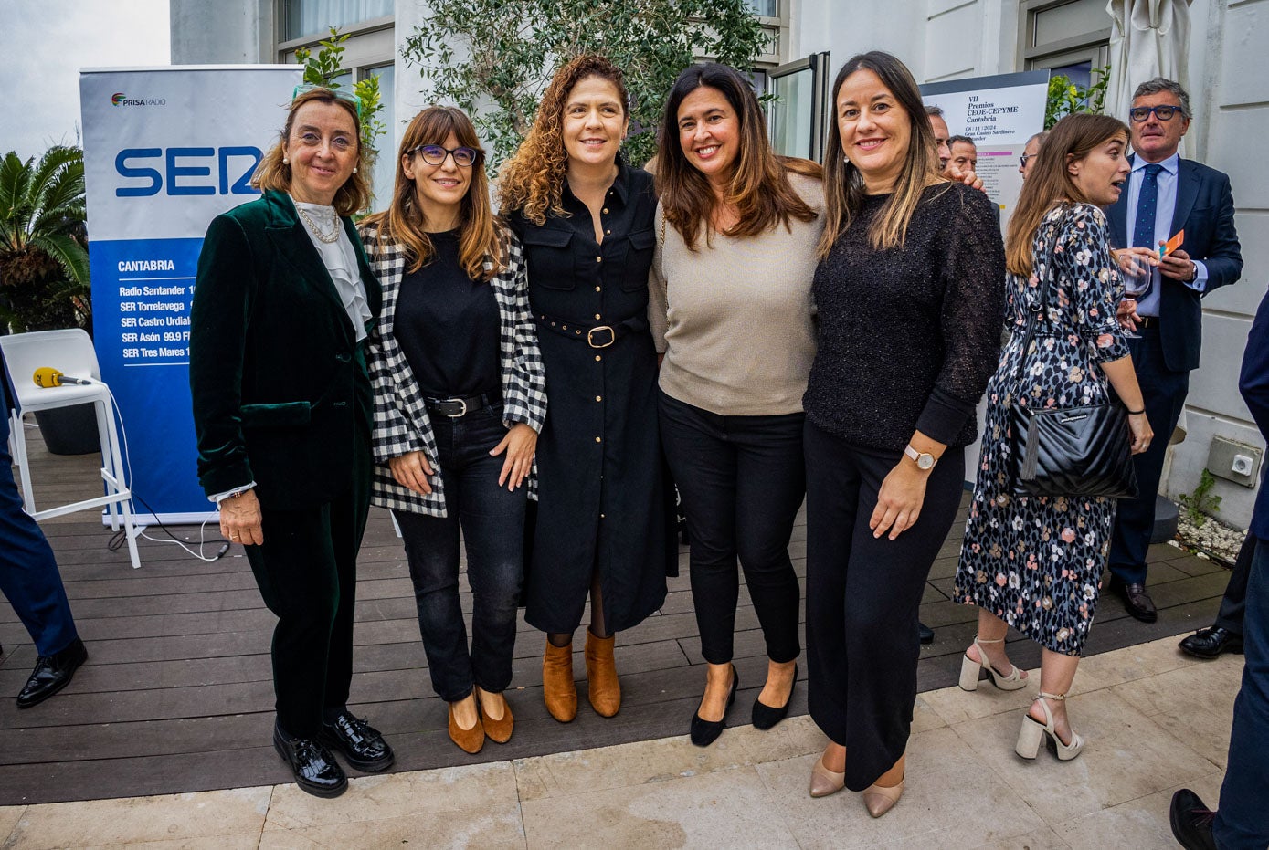 Eugenia Cuenca, Elena Ansótegui, Verónica Román, María Fuente y Pilar Casanova.