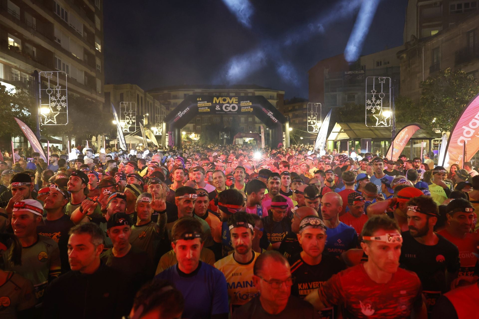 Momentos previos al inicio de la carrera de trail, poco antes de las 19.00 horas.