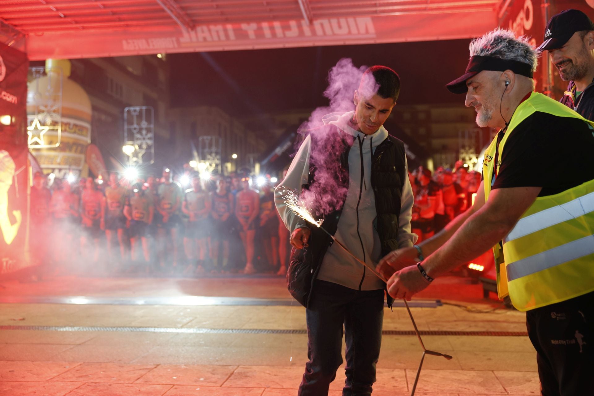 El atleta Mohamed Attaoui fue el encargado de dar la salida a los participantes en el trail.