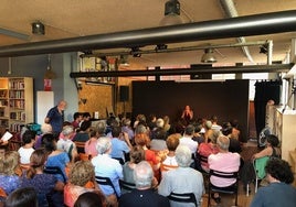 Acto celebrado en la librería La Vorágine con la presencia de Rocío Márquez.