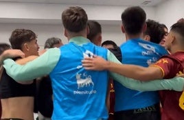 Los jugadores verdiblancos, en plena celebración en el vestuario.