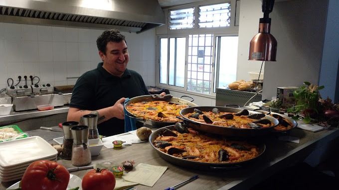 Sergio Toca en la cocina de La Nuncia.
