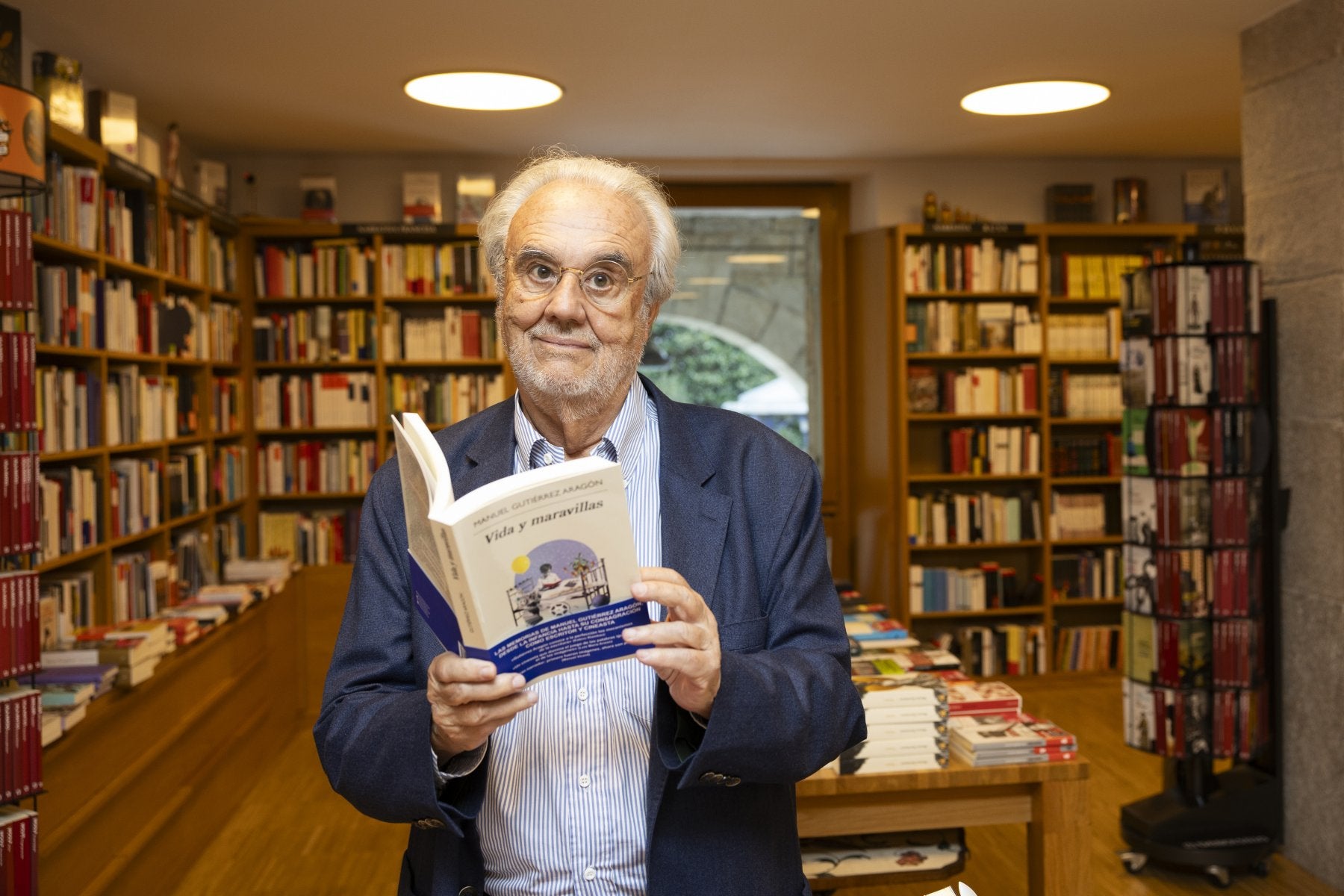 Manuel Gutiérrez Aragón en la presentación de su libro 'Vida y maravillas' en la librería Gil.