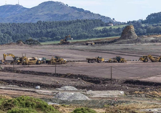 Las máquinas trabajan en las obras de la primera fase de La Pasiega. En ese espacio debería construirse también la intermodal.