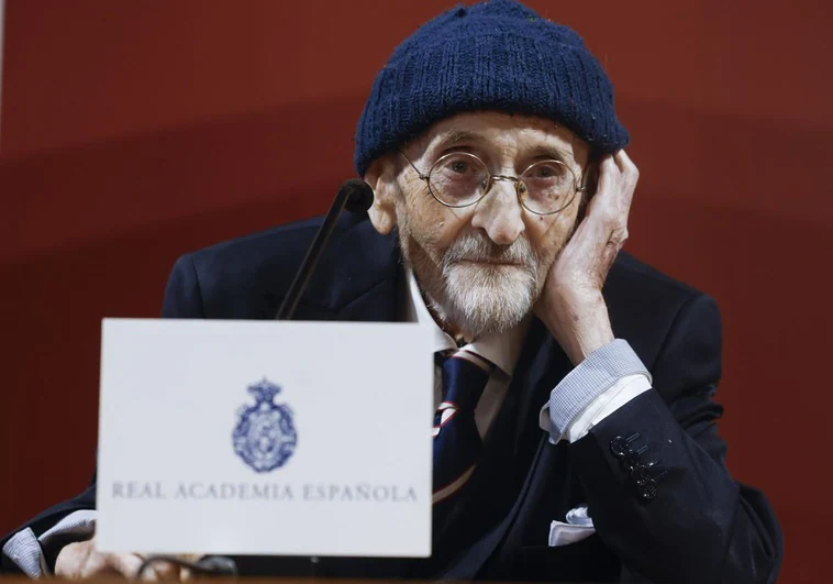 El escritor Álvaro Pombo durante su intervención tras recibir el Premio Cervantes.