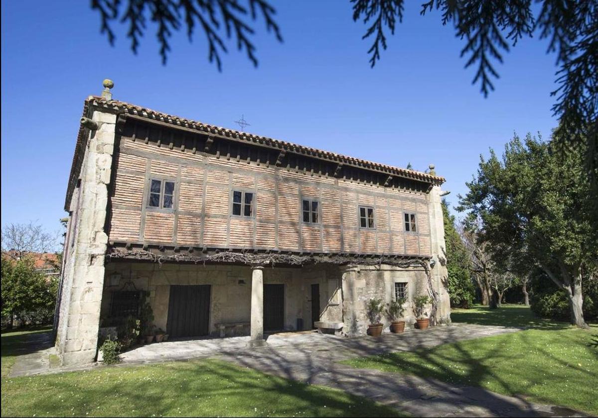 Vista exterior del Museo Etnográfico de Cantabria, situado en Muriedas.