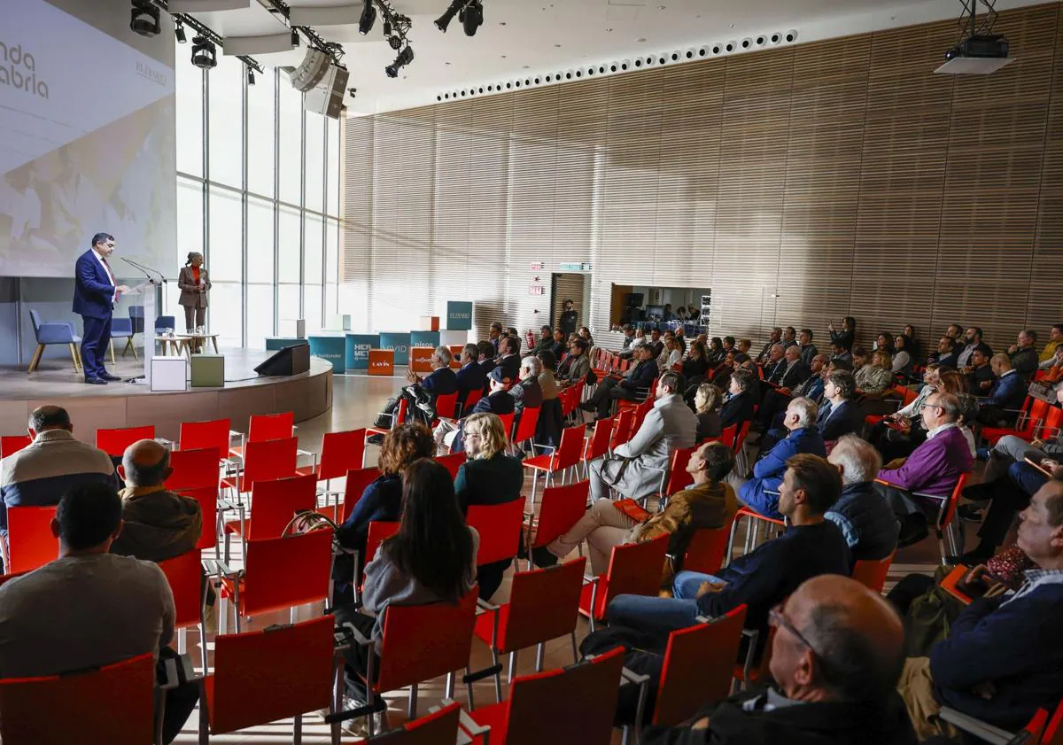 Imagen principal - El congreso de la vivienda reúne a profesionales del sector de la construcción