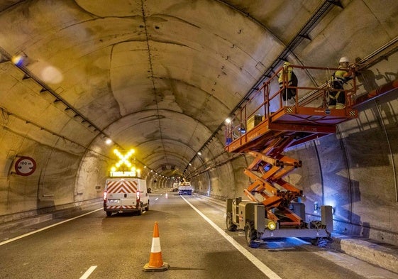 Las obras en el túnel de Gedo, en la A-67 a su paso por Cieza, se ejecutan durante la noche.