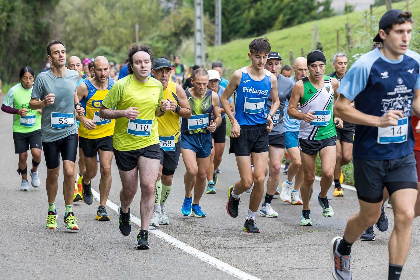 El dorsal '1' de la carrera fue para el jovencísimo (16 años) Aarón Abascal, del Piélagos.