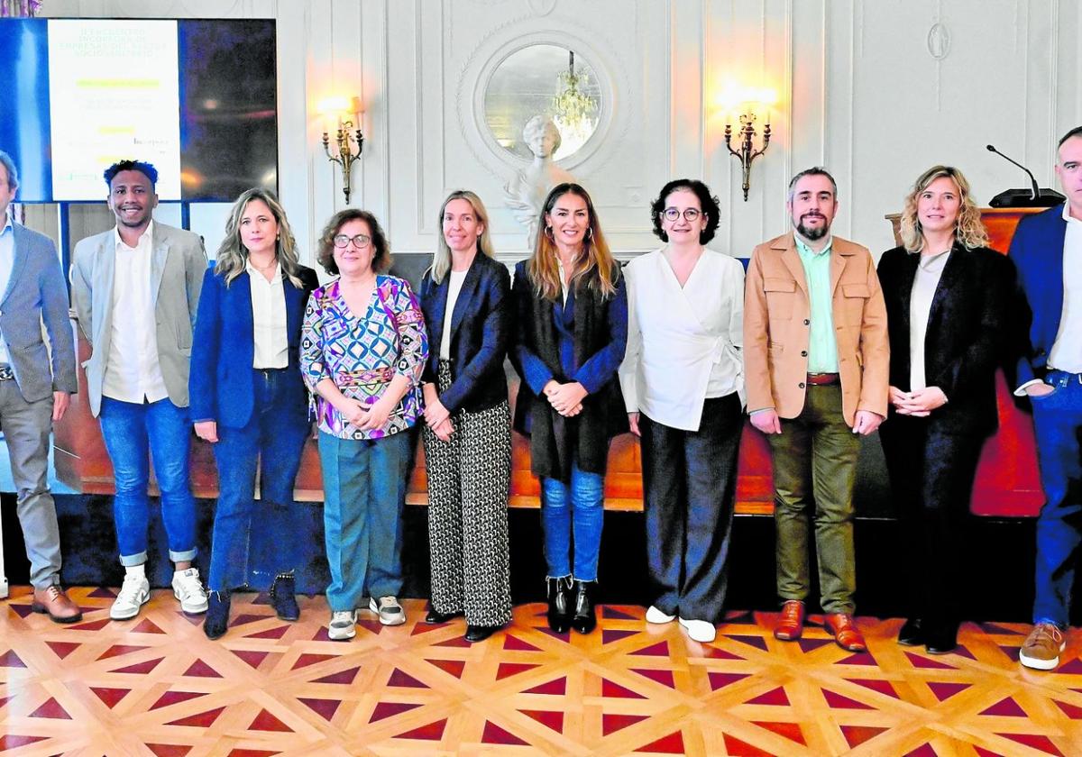 Encuentro entre representantes del sector sociosanitario; Zumela Gancedo, concejala; y Núria Danés, directora del Área de Inclusión de la Fundación ''la Caixa''.