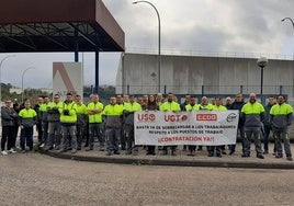 La plantilla de Altadis protestando por la falta de personal.