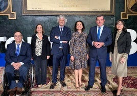 Sergio Maldonado, Ceferina Suárez, José María de la Torre, Carmen Fariñas, Julio Pascual y Conchi Fariñas, en la ceremonia de entrega de los BIC 2024.