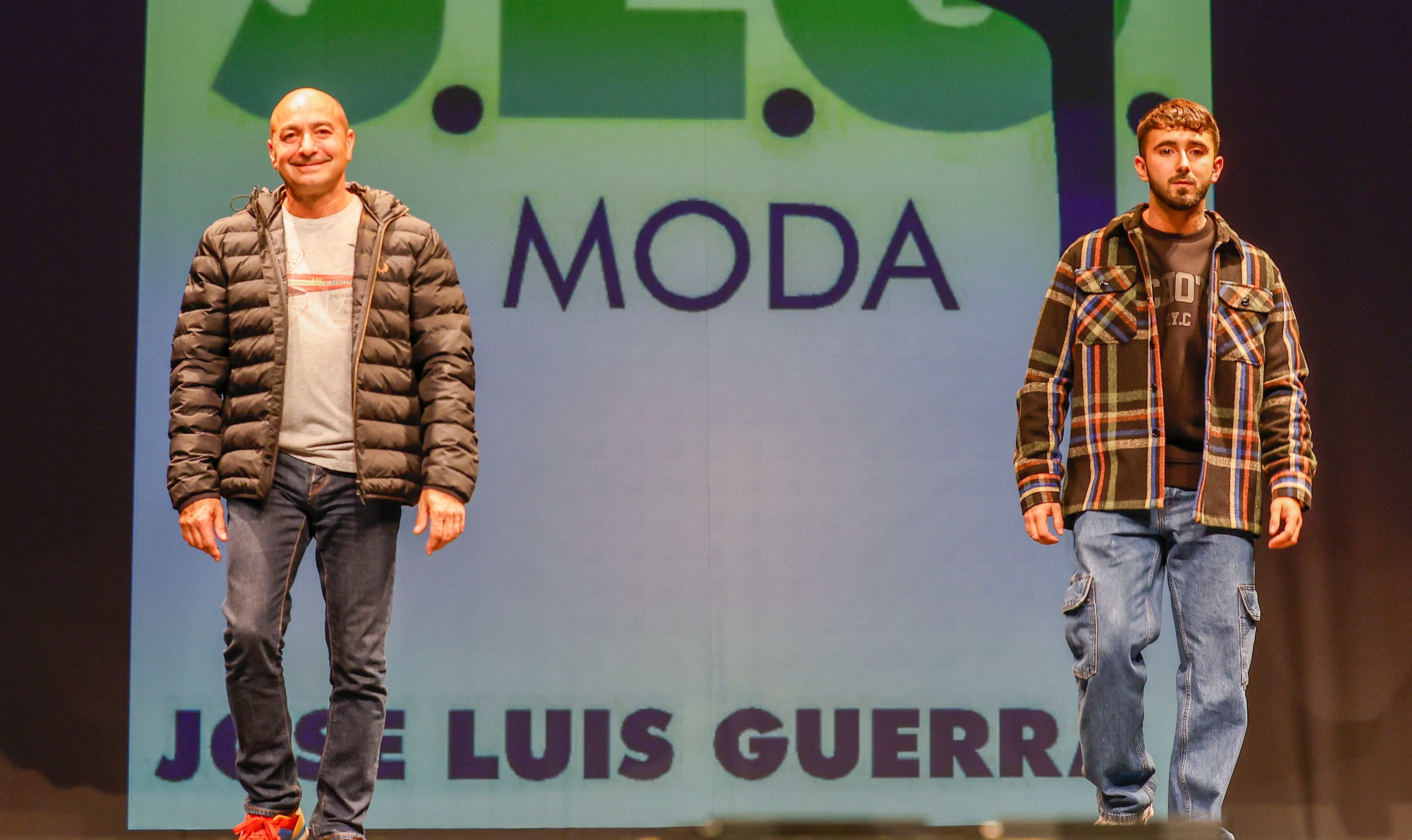 Juan Cuevas y Gustavo Moreno desfilan con ropa de José Luis Guerra.