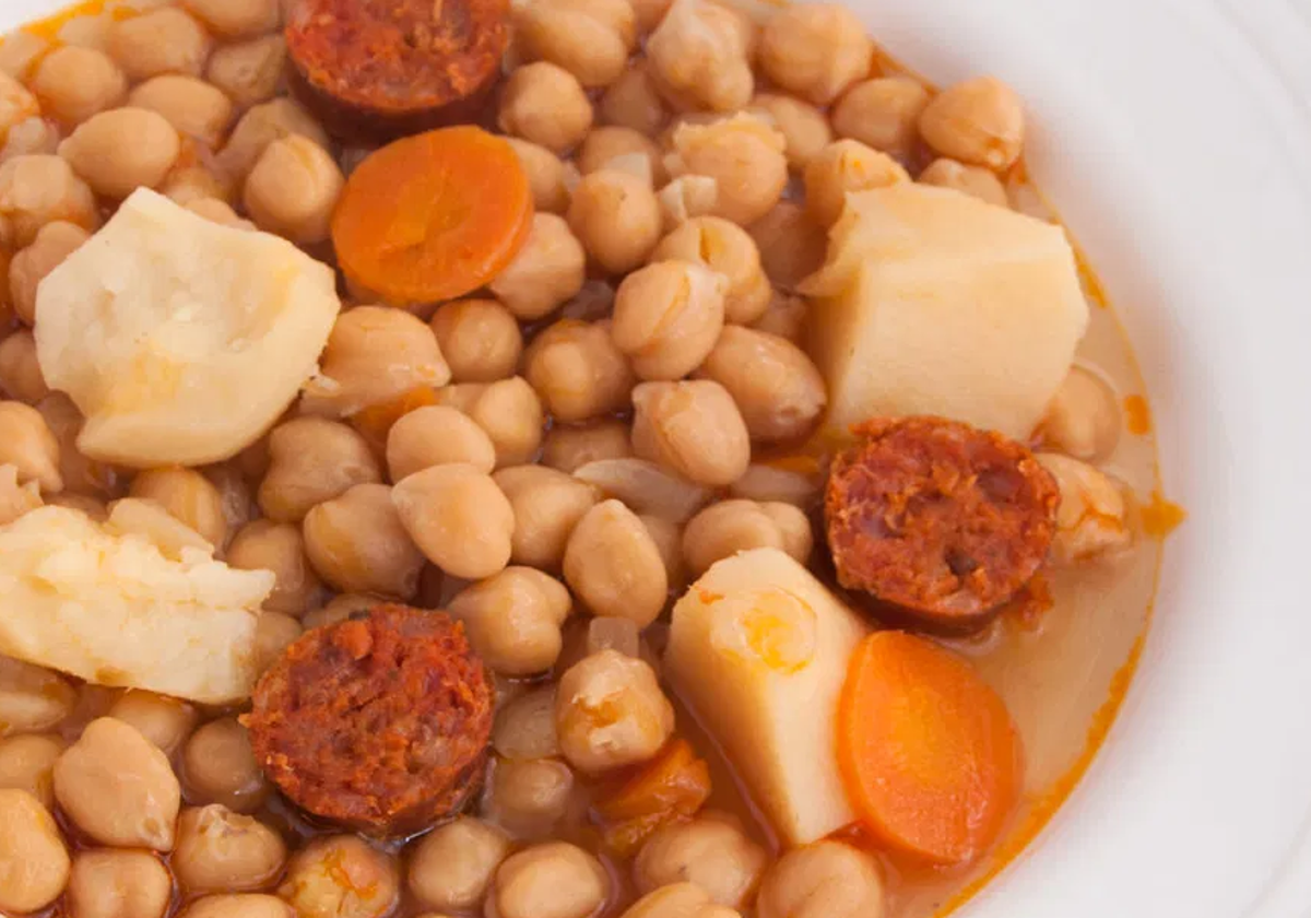 Garbanzos con chorizo criollo.