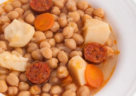 Garbanzos con chorizo criollo.