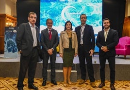 De izda. a dcha., Ignacio Pérez, director general de El Diario Montañés; César Díaz, presidente del Puerto de Santander; Gema Igual, alcaldesa de Santander; Javier Cavada, CEO de Mitsubishi Power Europa; y Francisco Arias, concejal de Turismo y Dinamización Social del Ayuntamiento santanderino.