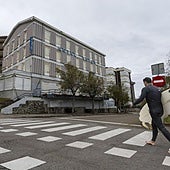 El Hotel Colón, ubicado en la Plaza de las Brisas y frente a Piquío, permanece cerrado desde hace diez años.