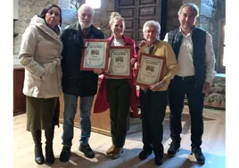 Javier Gómez y Eva Cotera con los premiados en esta edición