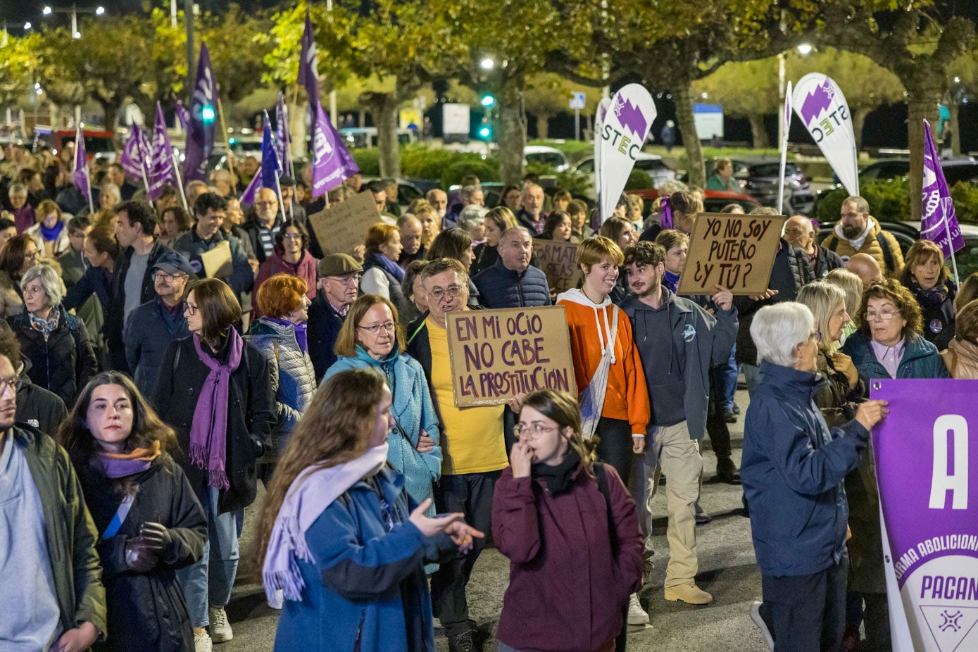 La marcha recorrió el paseo de Pereda, desde Puertochico hasta la plaza del Ayuntamiento.