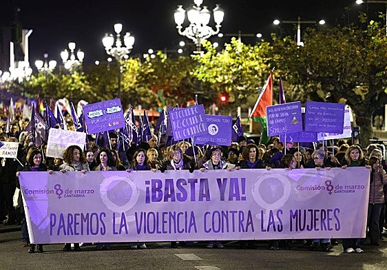 Imagen de la manifestación celebrada esta tarde por las calles de Santander