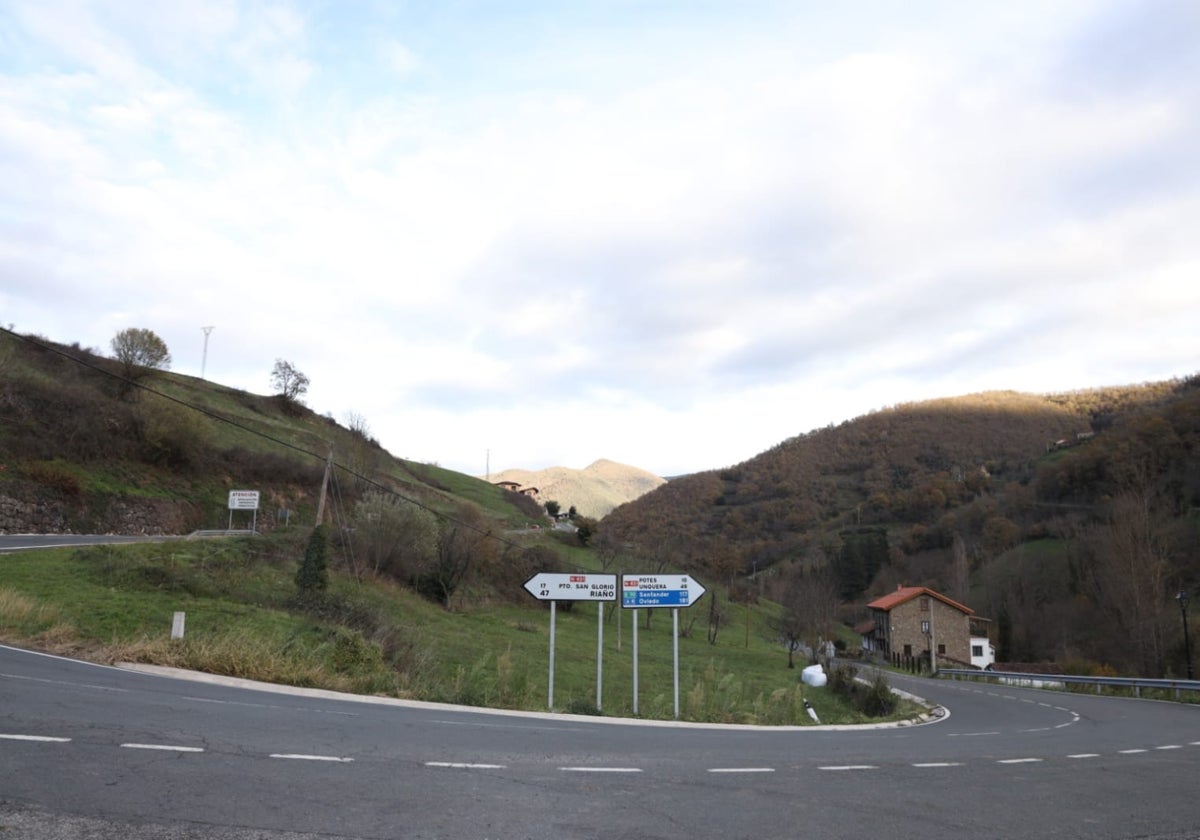 Alguna de las curvas que se van a rectificar en la N-621, en el acceso a San Glorio.