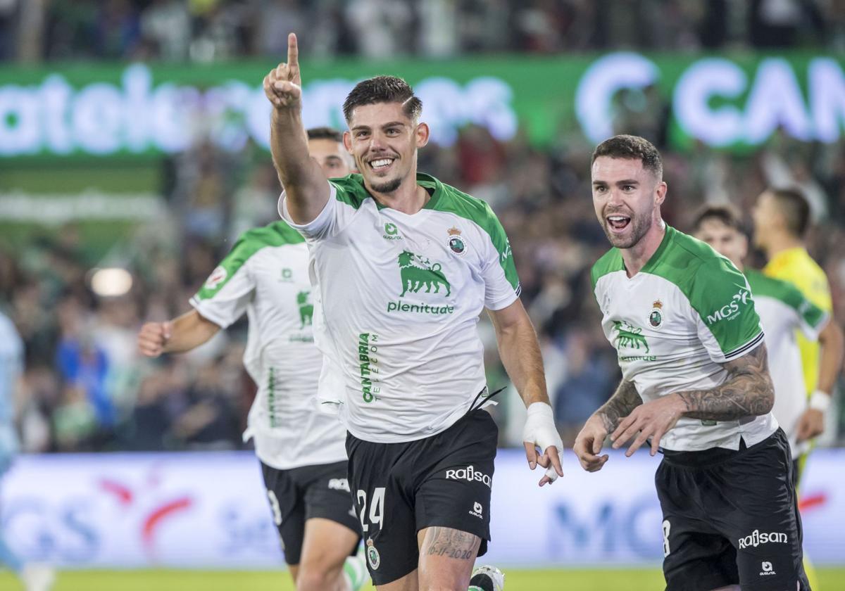 Javi Montero celebra su gol ante el Burgos.