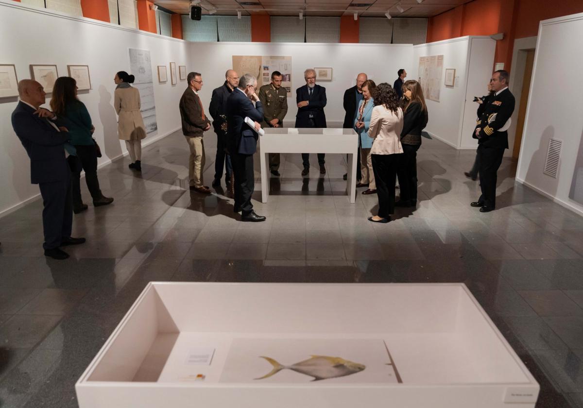 Los organizadores de la exposición, ayer durante la inauguración.